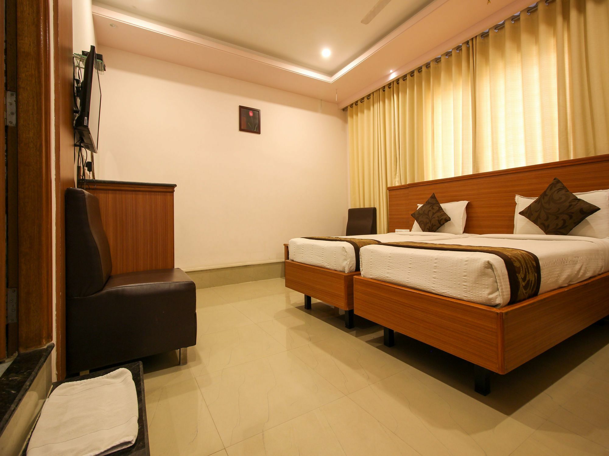 Oyo 6960 Kengeri Hotel Bangalore Buitenkant foto