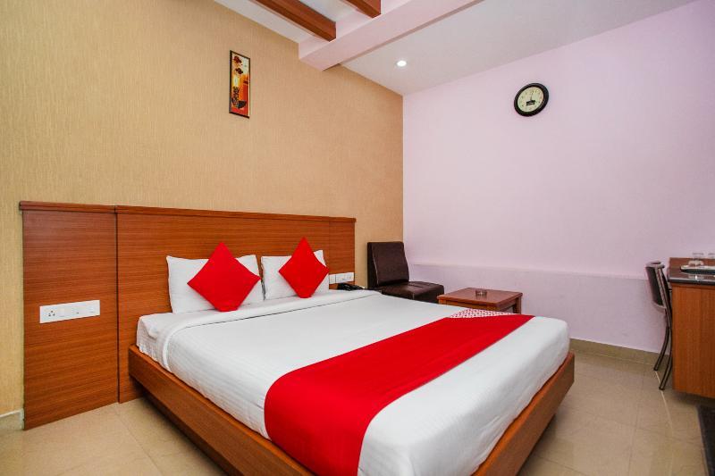 Oyo 6960 Kengeri Hotel Bangalore Buitenkant foto