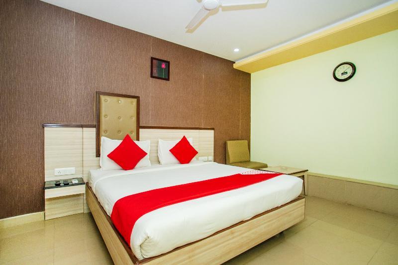 Oyo 6960 Kengeri Hotel Bangalore Buitenkant foto