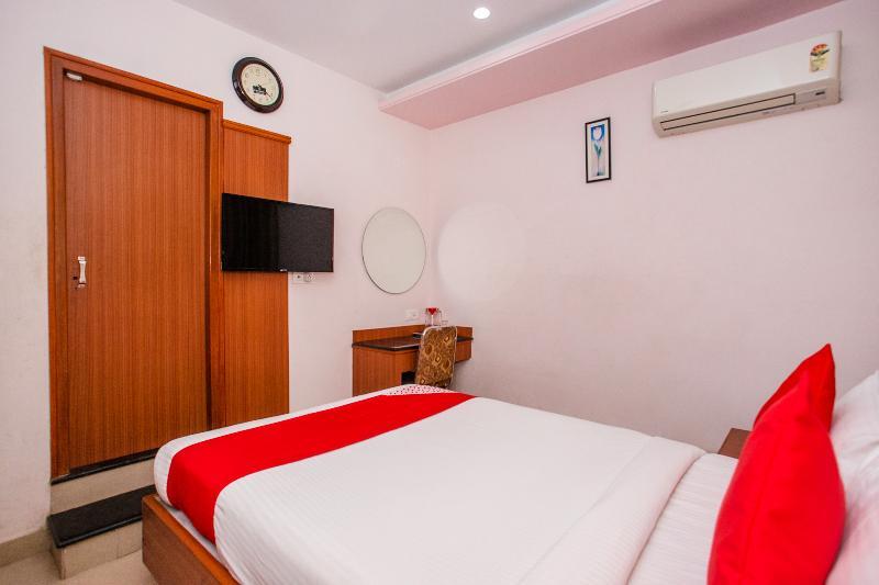 Oyo 6960 Kengeri Hotel Bangalore Buitenkant foto